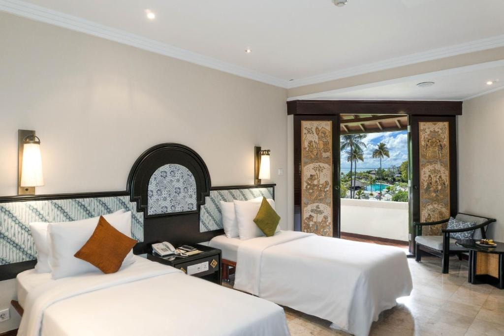 هتل دیسکاوری کارتیکا پلازا